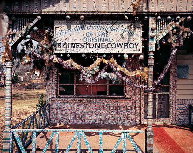 Loy Bowlin, Beautiful Holy Jewel Home (site view, exterior, c. 1990–1995), McComb, MS, c. 1985–1990. Photo: Ted Degener.