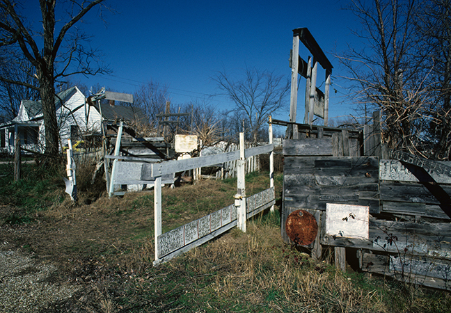 Jesse Howard, Sorehead Hill (site view, n.d.), Fulton, MO, c. 1940–1983. Photo: Seymour Rosen. © SPACES—Saving and Preserving Arts and Cultural Environments.