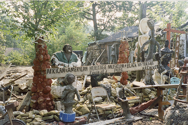 Dr. Charles Smith, African-American Heritage Museum + Black Veterans’ Archive (site view, n.d.), Aurora, IL, c. 1985–1999. Photo: Lisa Stone.