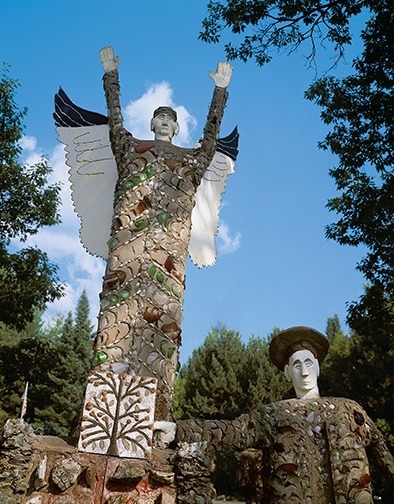 Fred Smith, Angel and Woman, Wisconsin Concrete Park (site view, 2004), Phillips, WI, 1948–64. Photo: Fred Scruton.